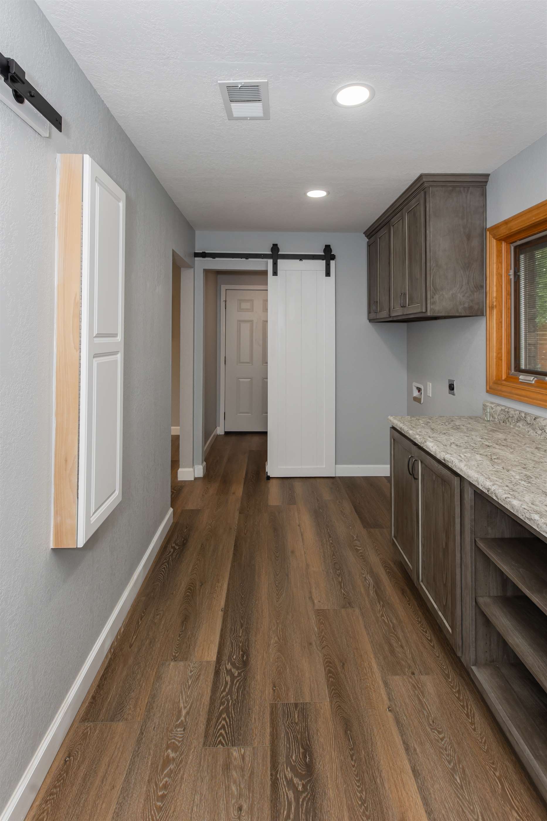 221 3RD St, Elkhart, KS 67950