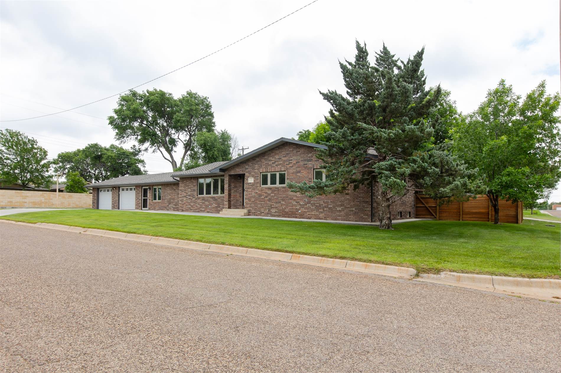 221 3RD St, Elkhart, KS 67950