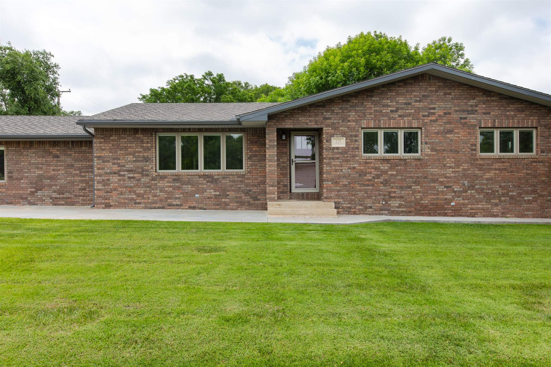 221 3RD St, Elkhart, KS 67950