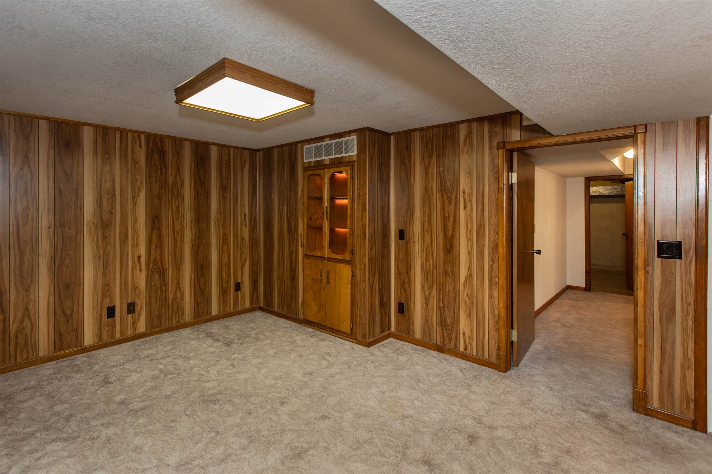 221 3RD St, Elkhart, KS 67950