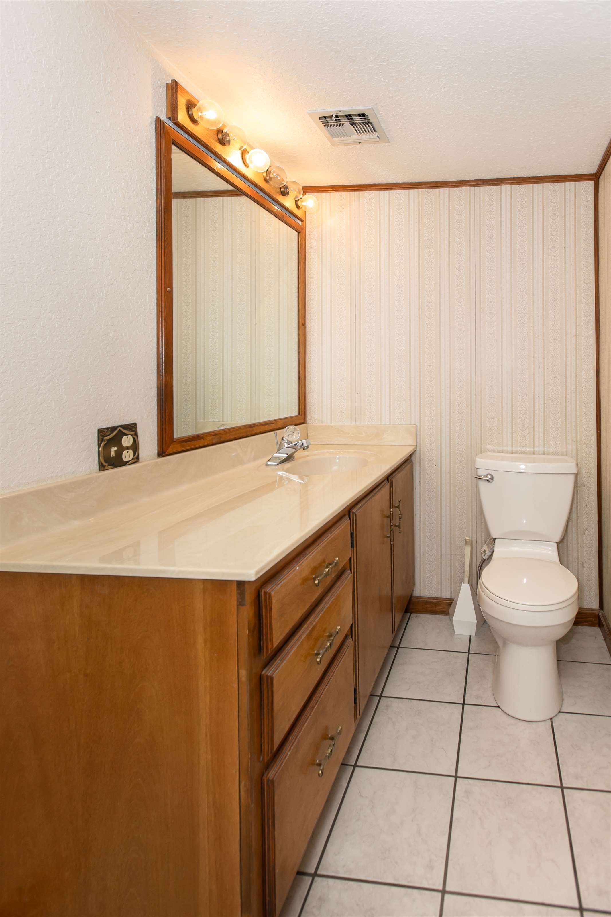 221 3RD St, Elkhart, KS 67950