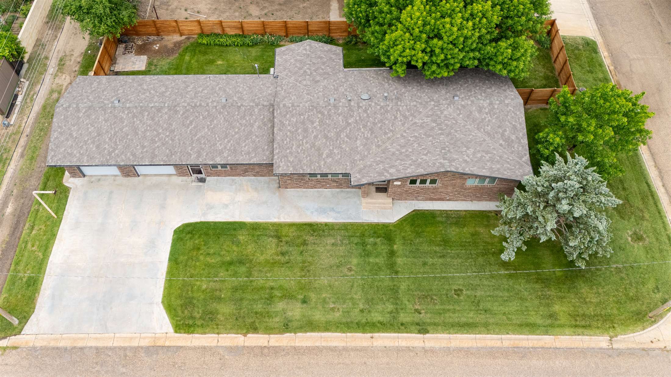 221 3RD St, Elkhart, KS 67950