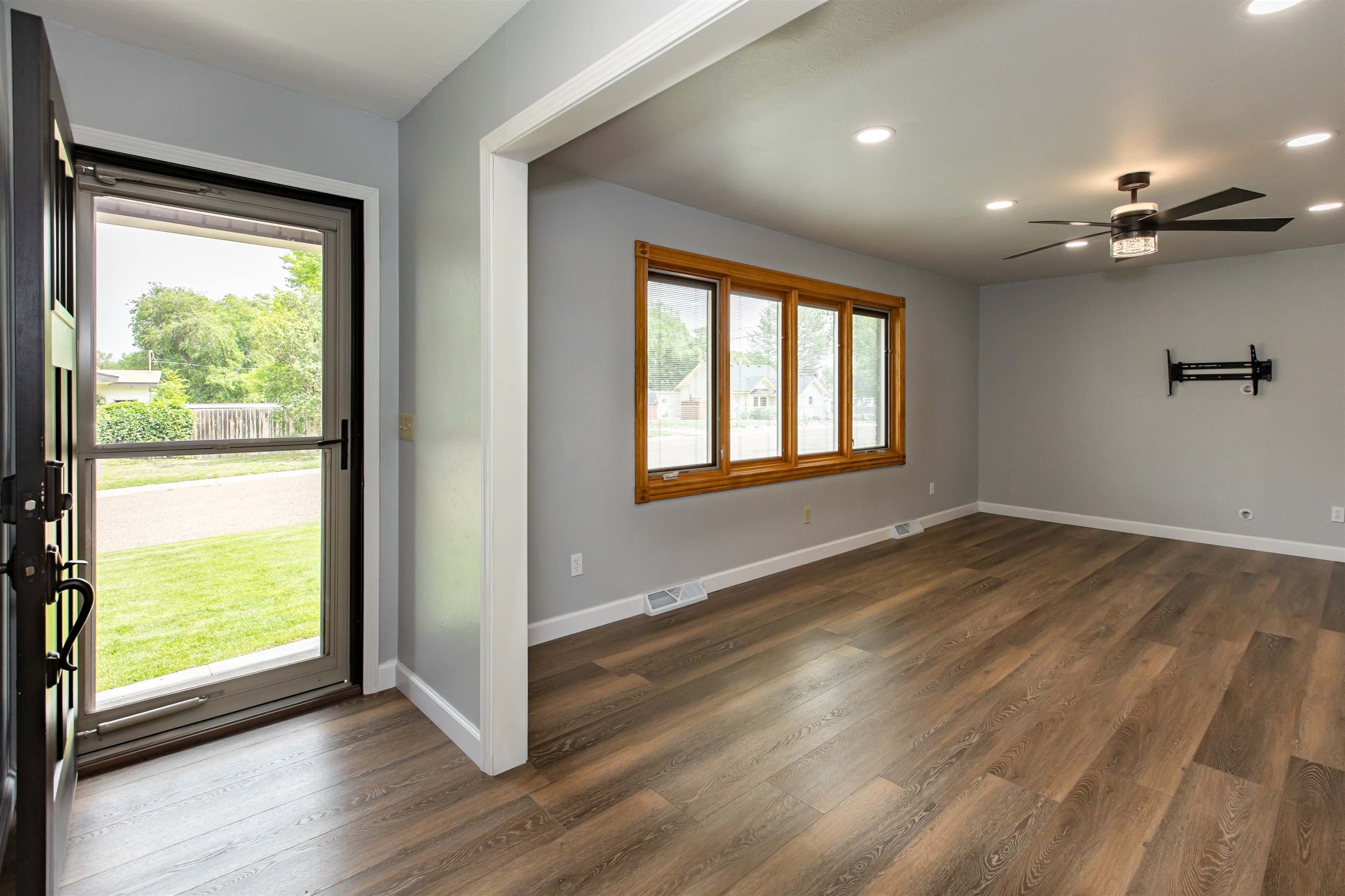 221 3RD St, Elkhart, KS 67950