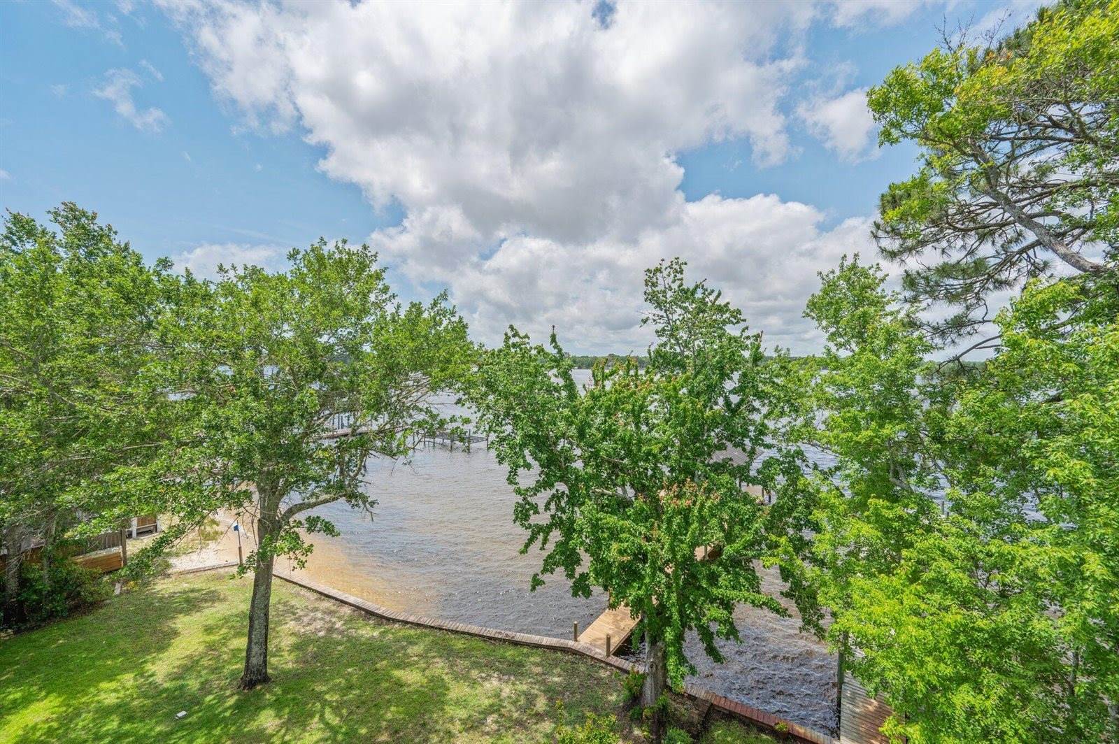 1405 North Bayshore Drive, Niceville, FL 32578