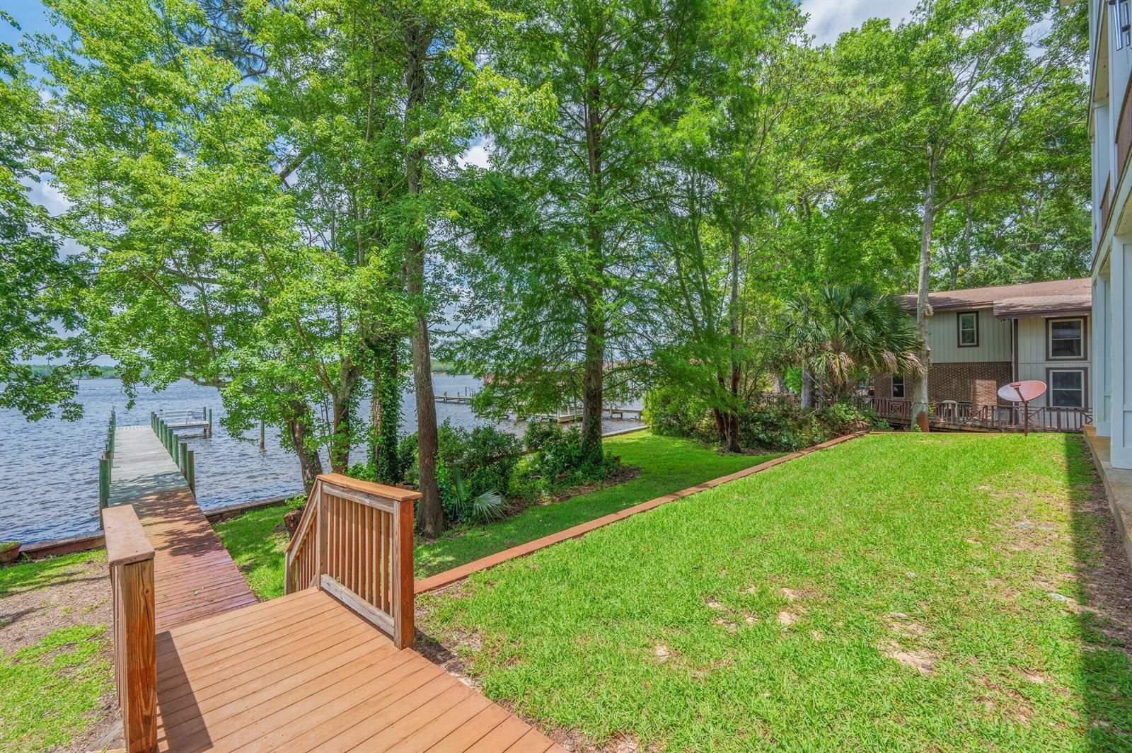 1405 North Bayshore Drive, Niceville, FL 32578