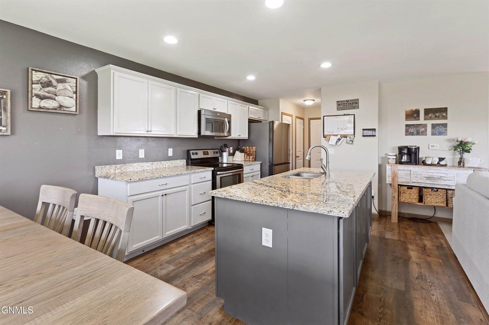 5826 Anna Avenue, Williston, ND 58801