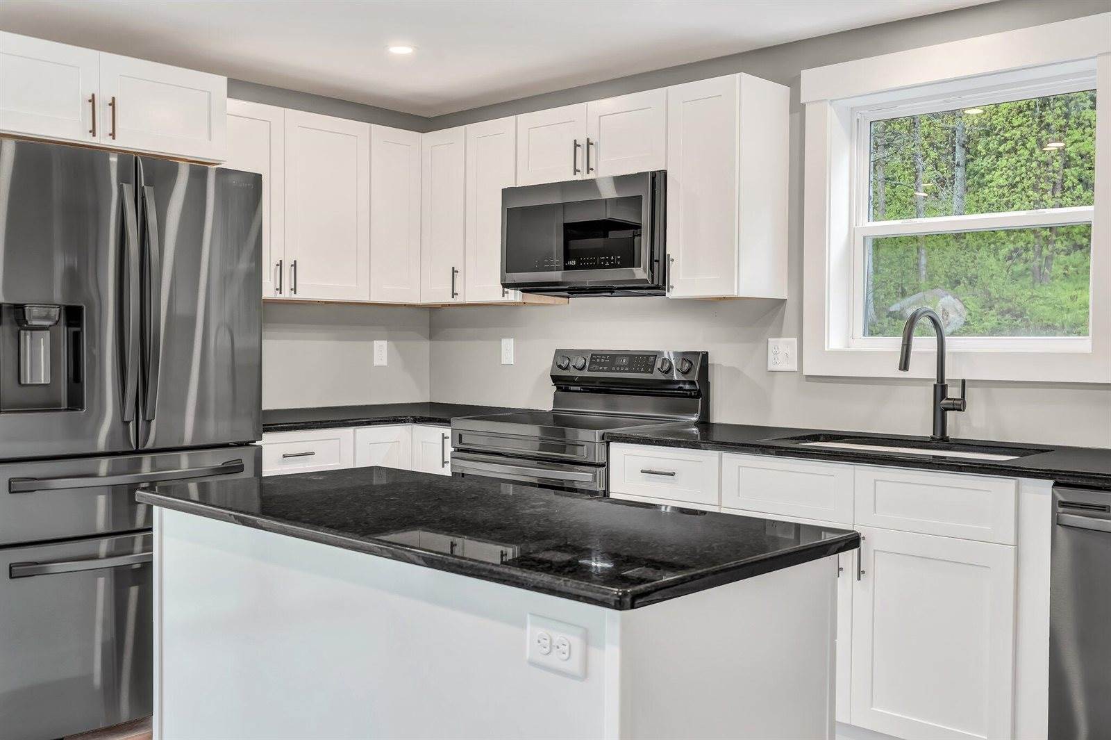 61 Main Road, Eddington, ME 04428