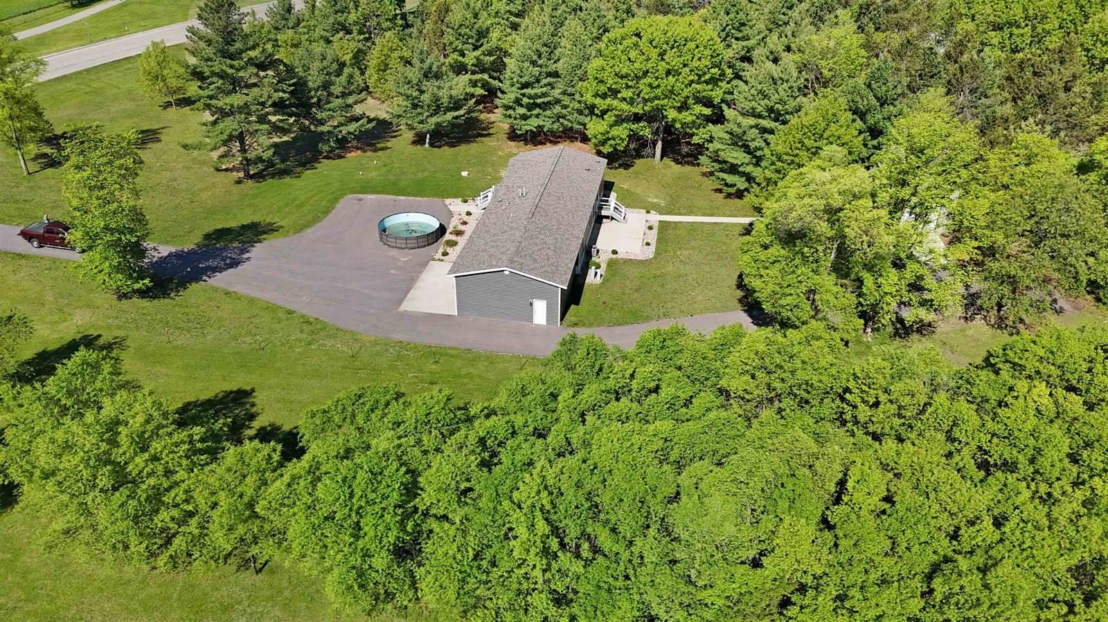 S4048 Old 33, Baraboo, WI 53913