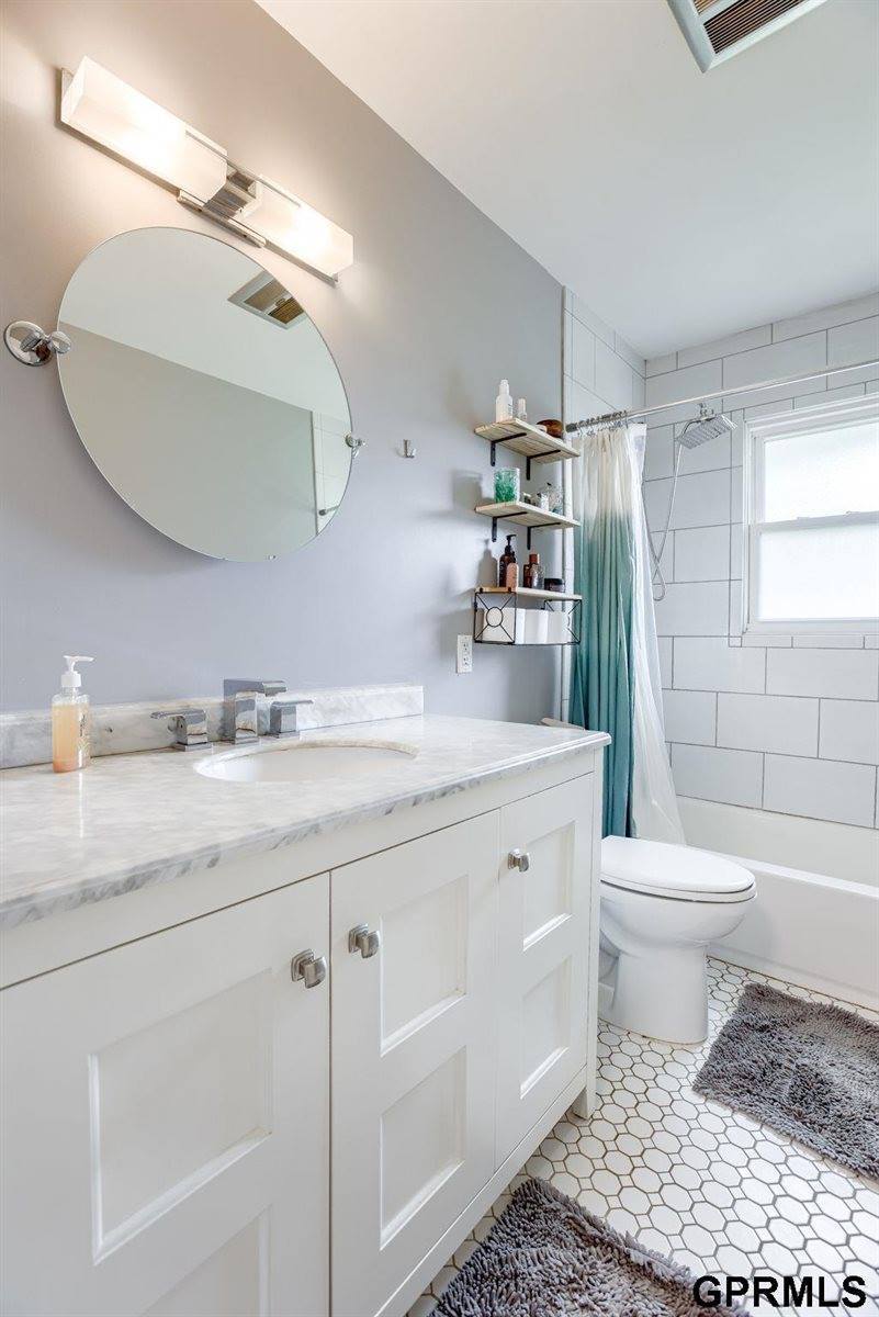 12218 Sandra Circle, Omaha, NE 68137