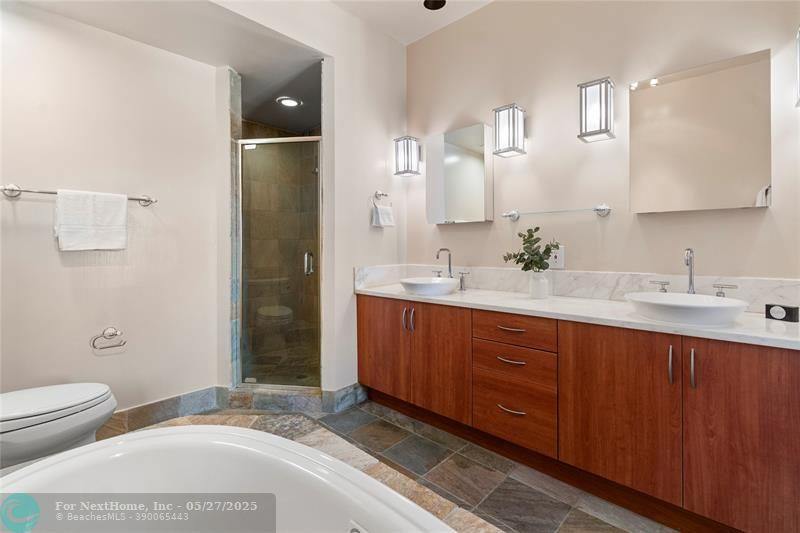 2617 NE 14th Ave, Wilton Manors, FL 33334