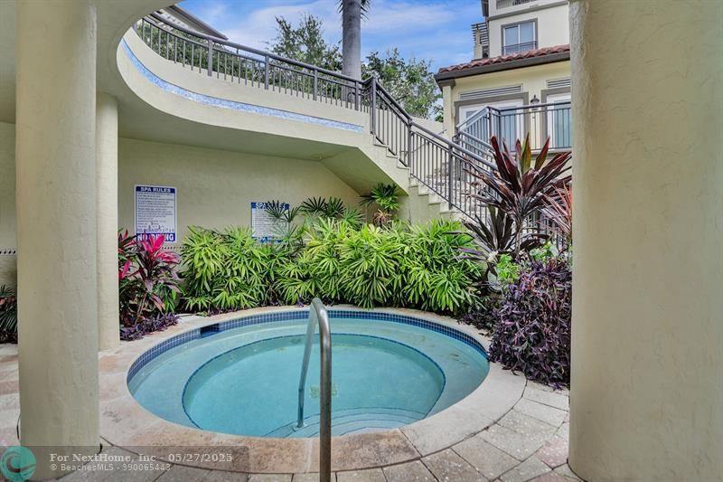 2617 NE 14th Ave, Wilton Manors, FL 33334