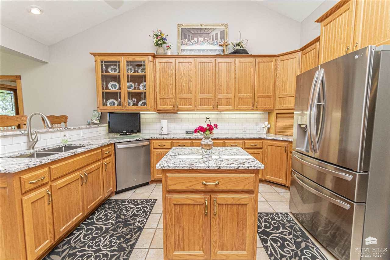 923 T Avenue, Council Grove, KS 66846