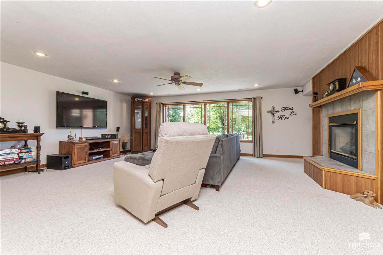 923 T Avenue, Council Grove, KS 66846