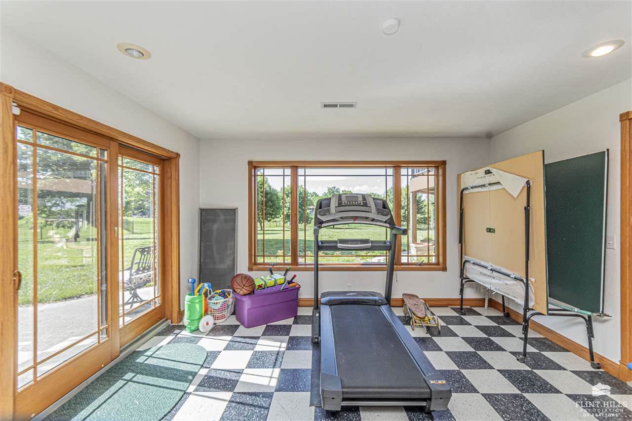 923 T Avenue, Council Grove, KS 66846