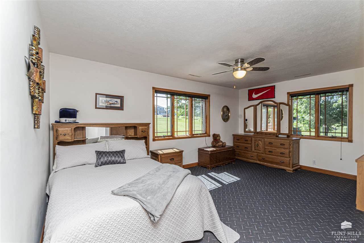 923 T Avenue, Council Grove, KS 66846