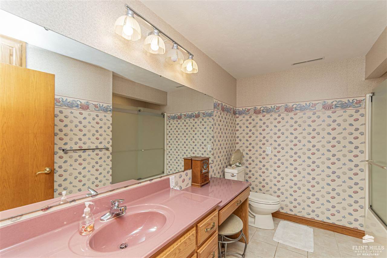 923 T Avenue, Council Grove, KS 66846