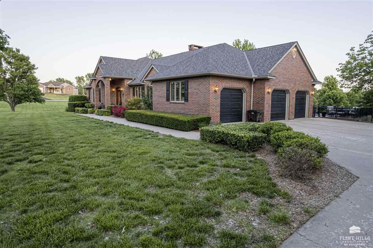 923 T Avenue, Council Grove, KS 66846