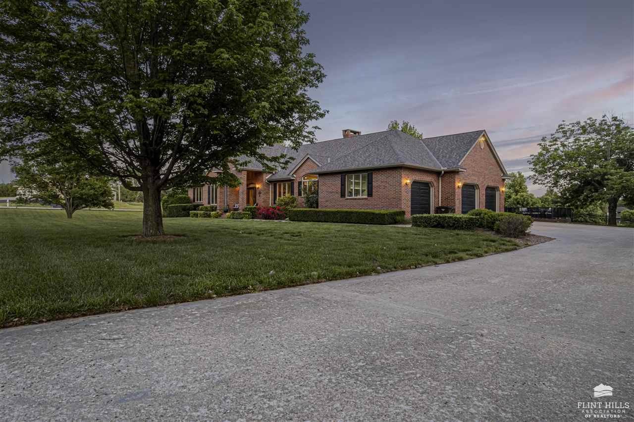 923 T Avenue, Council Grove, KS 66846