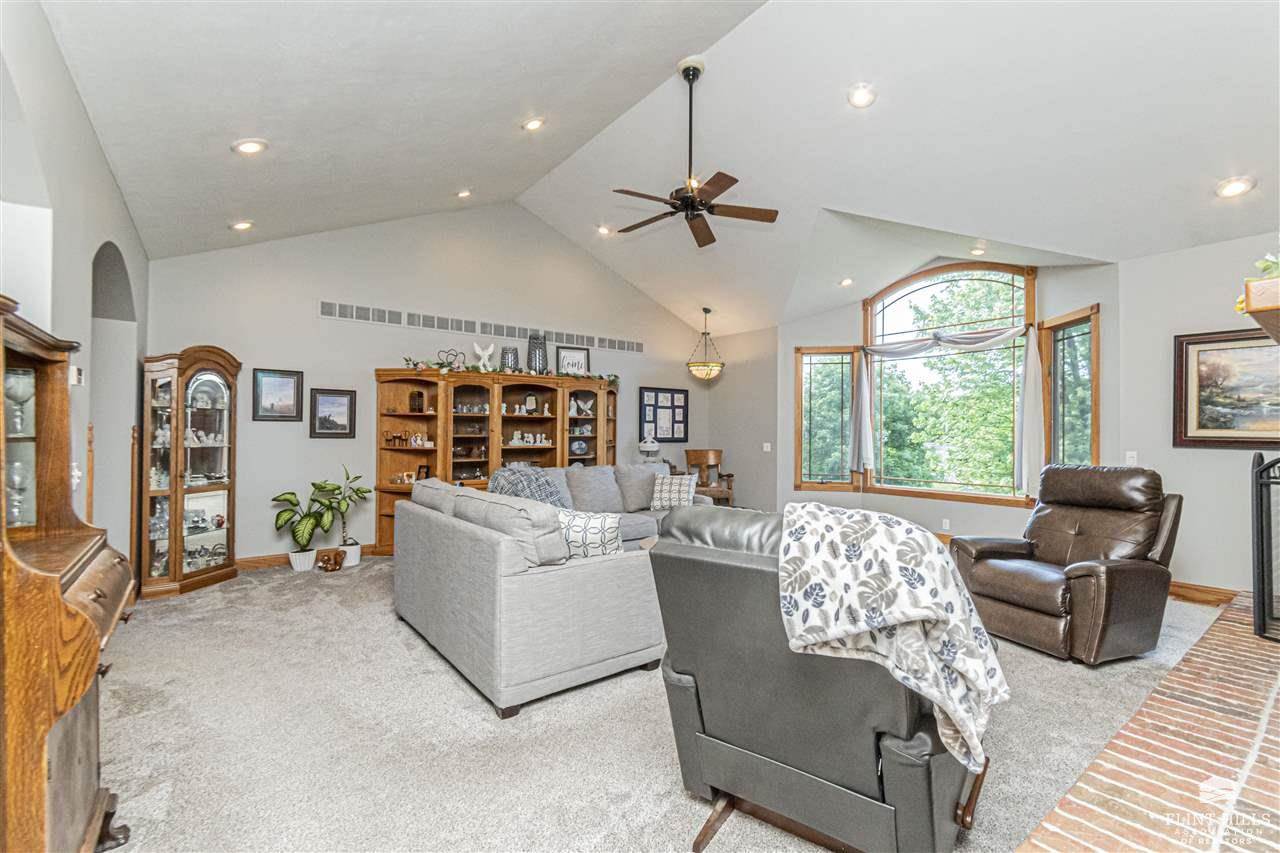 923 T Avenue, Council Grove, KS 66846