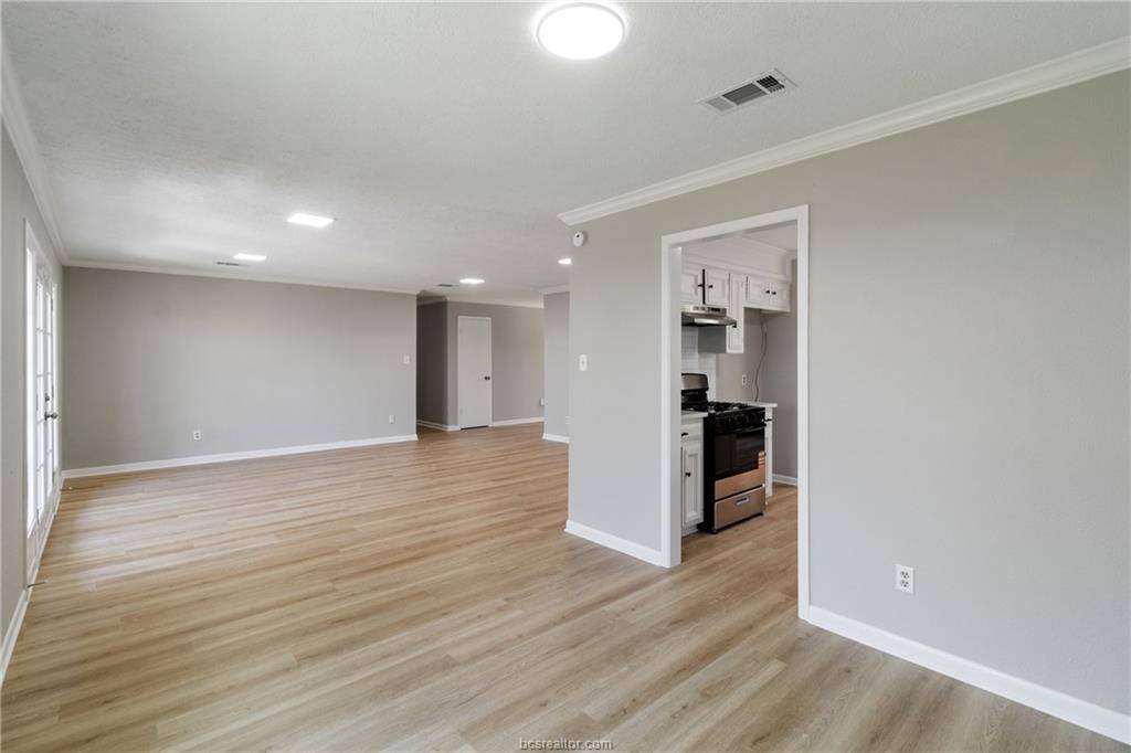 2206 Quail Hollow Drive, Bryan, TX 77802