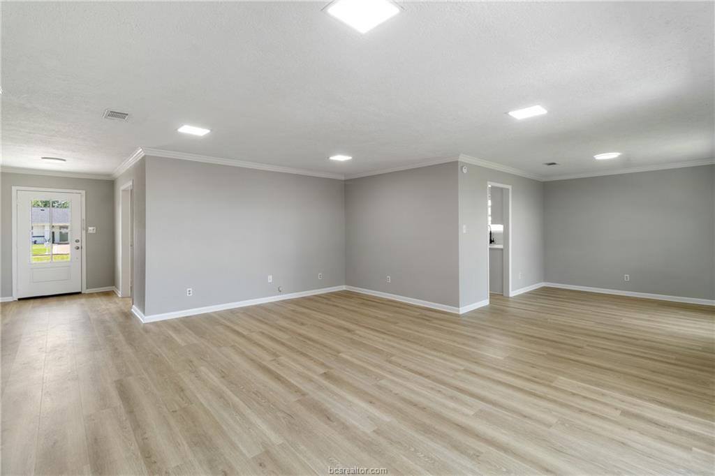 2206 Quail Hollow Drive, Bryan, TX 77802