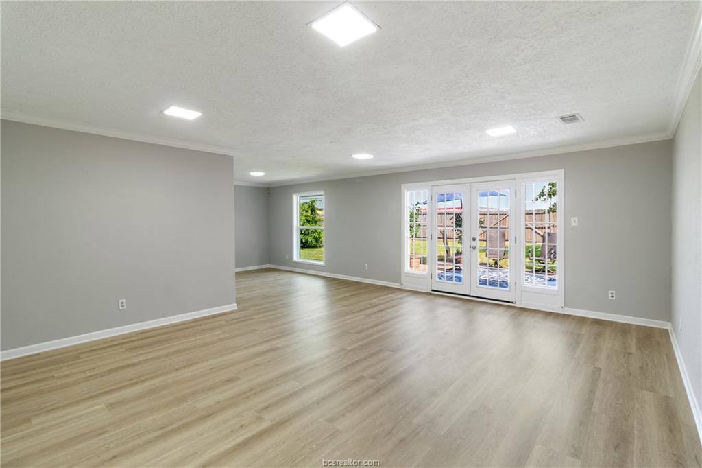 2206 Quail Hollow Drive, Bryan, TX 77802