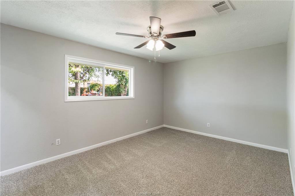 2206 Quail Hollow Drive, Bryan, TX 77802