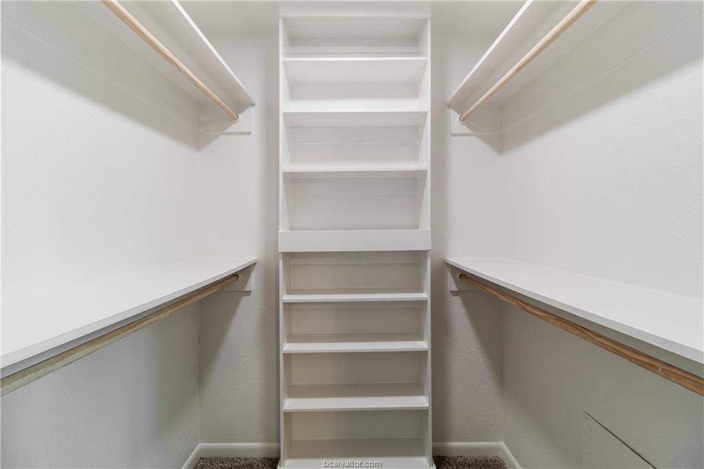 2206 Quail Hollow Drive, Bryan, TX 77802