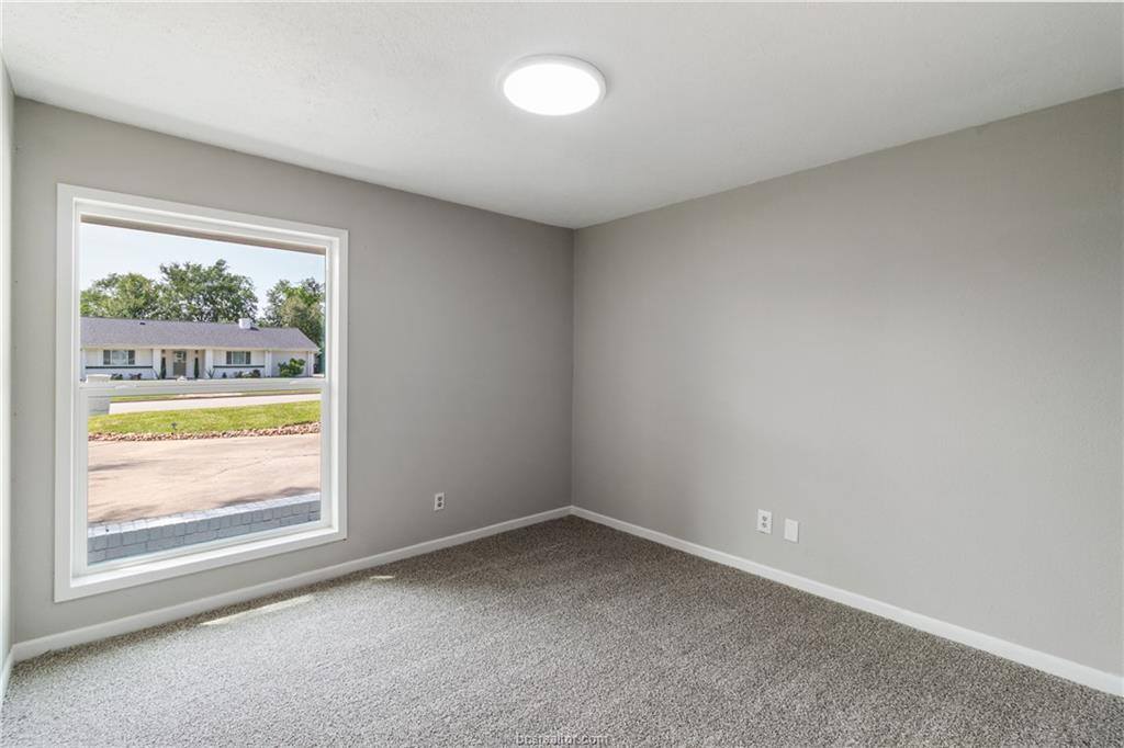 2206 Quail Hollow Drive, Bryan, TX 77802