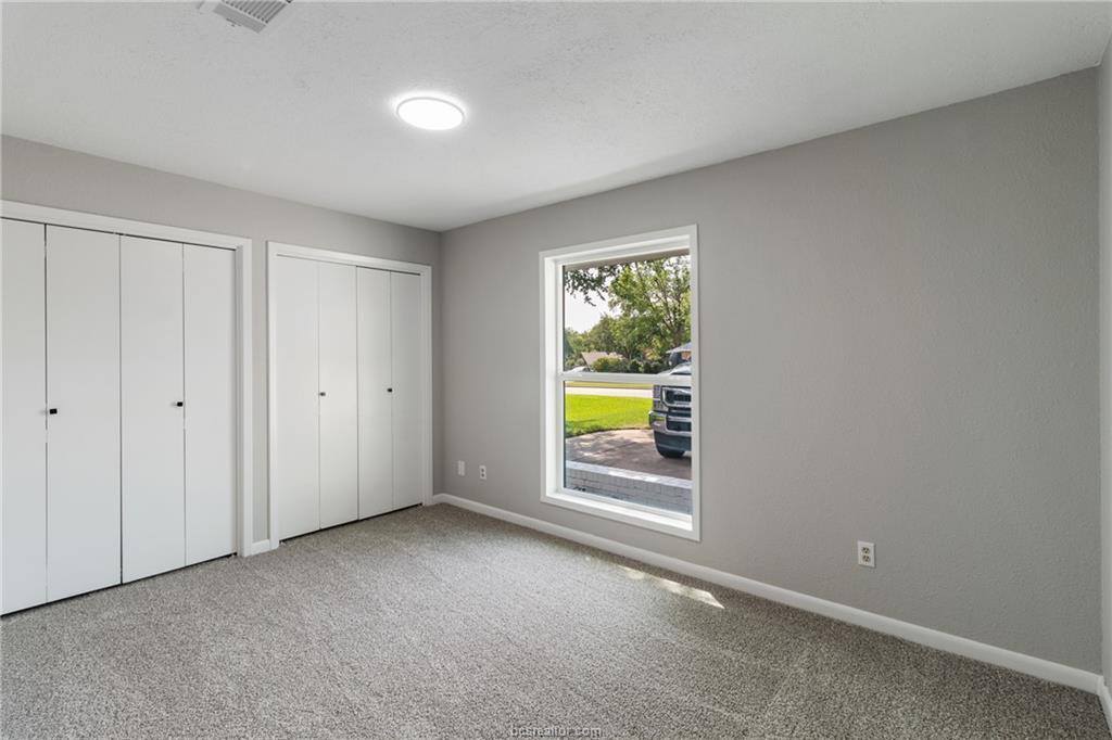 2206 Quail Hollow Drive, Bryan, TX 77802