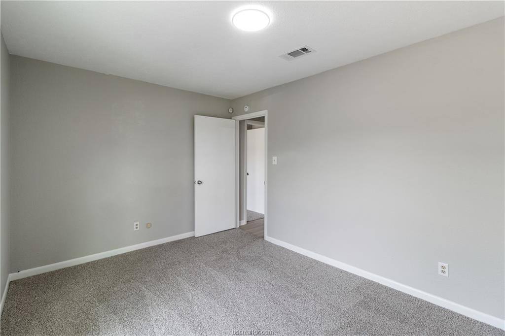 2206 Quail Hollow Drive, Bryan, TX 77802