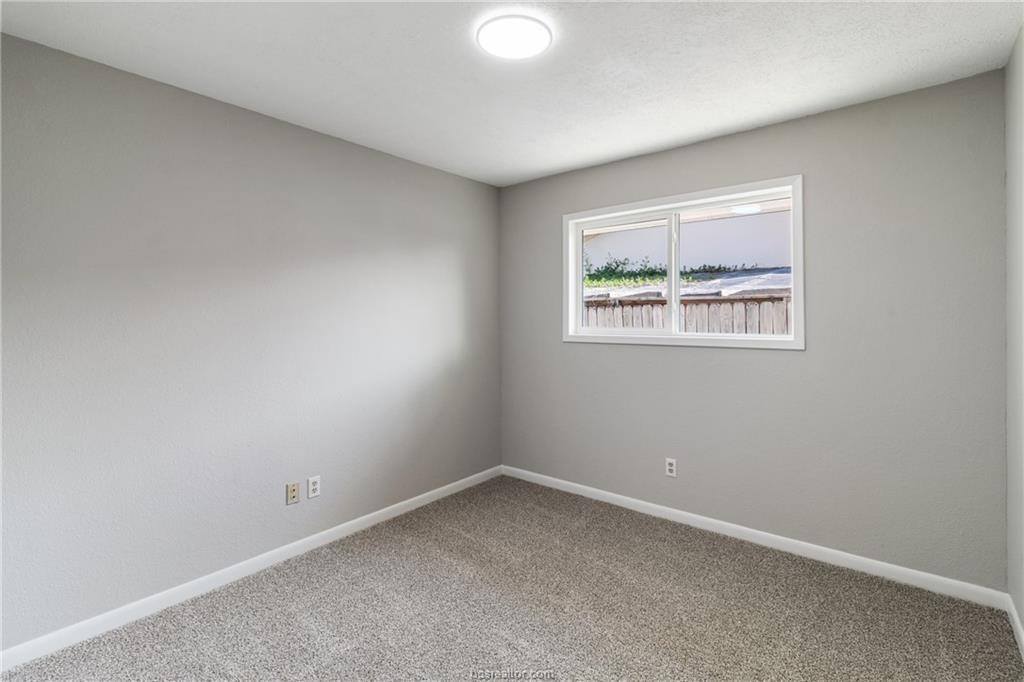 2206 Quail Hollow Drive, Bryan, TX 77802