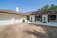 2206 Quail Hollow Drive, Bryan, TX 77802