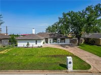 2206 Quail Hollow Drive, Bryan, TX 77802