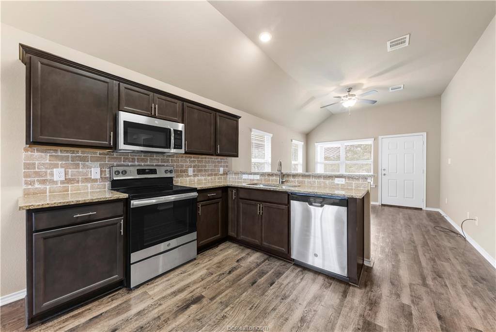 109 Dove Court, Navasota, TX 77868