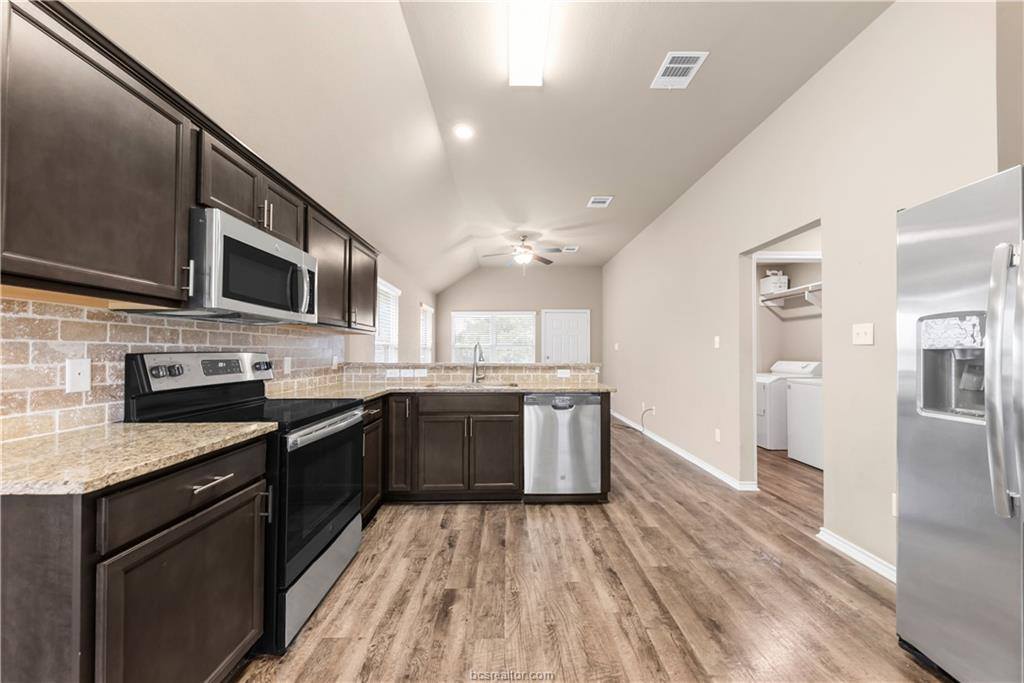 109 Dove Court, Navasota, TX 77868