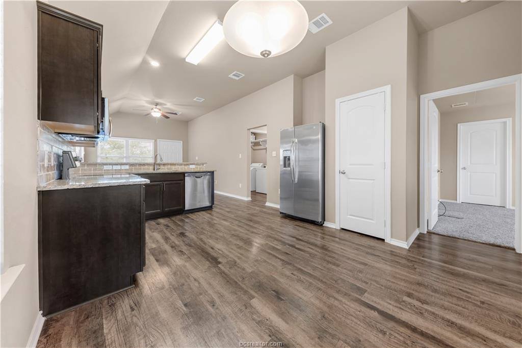 109 Dove Court, Navasota, TX 77868