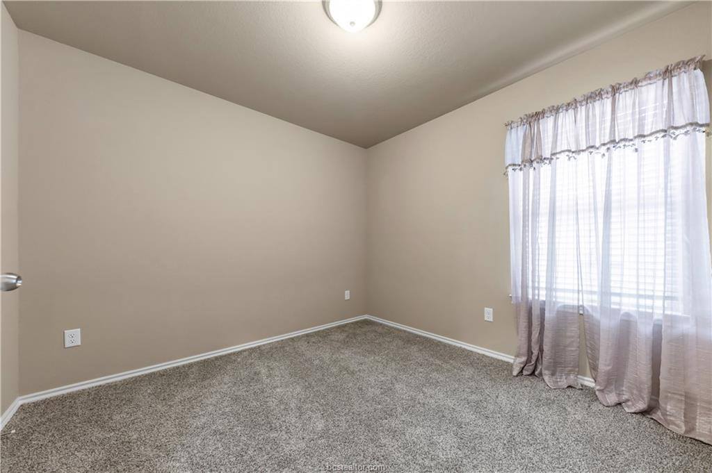 109 Dove Court, Navasota, TX 77868