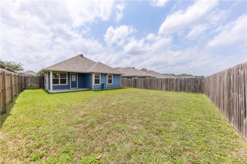 109 Dove Court, Navasota, TX 77868