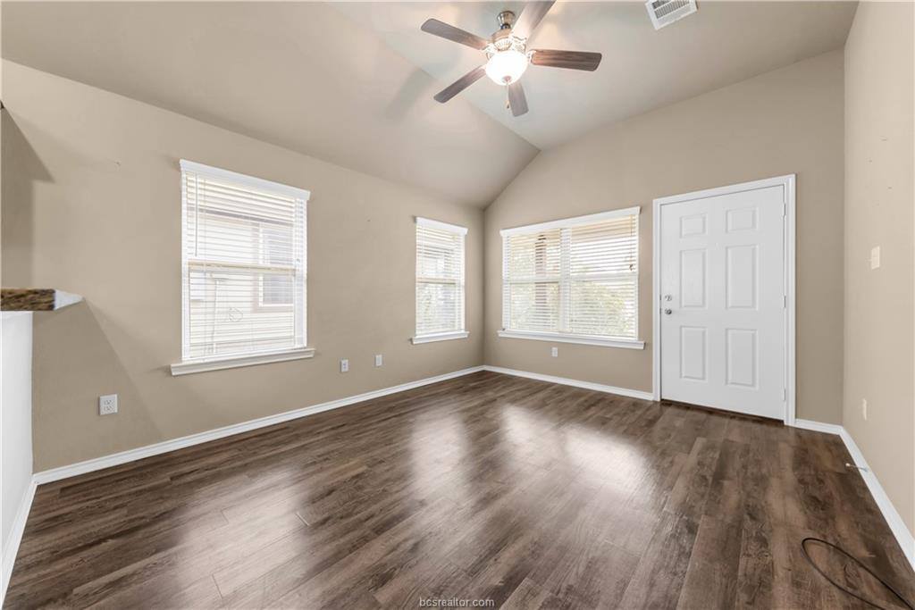 109 Dove Court, Navasota, TX 77868