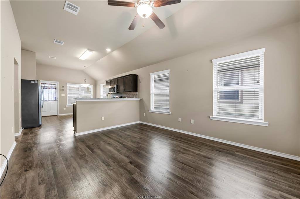 109 Dove Court, Navasota, TX 77868