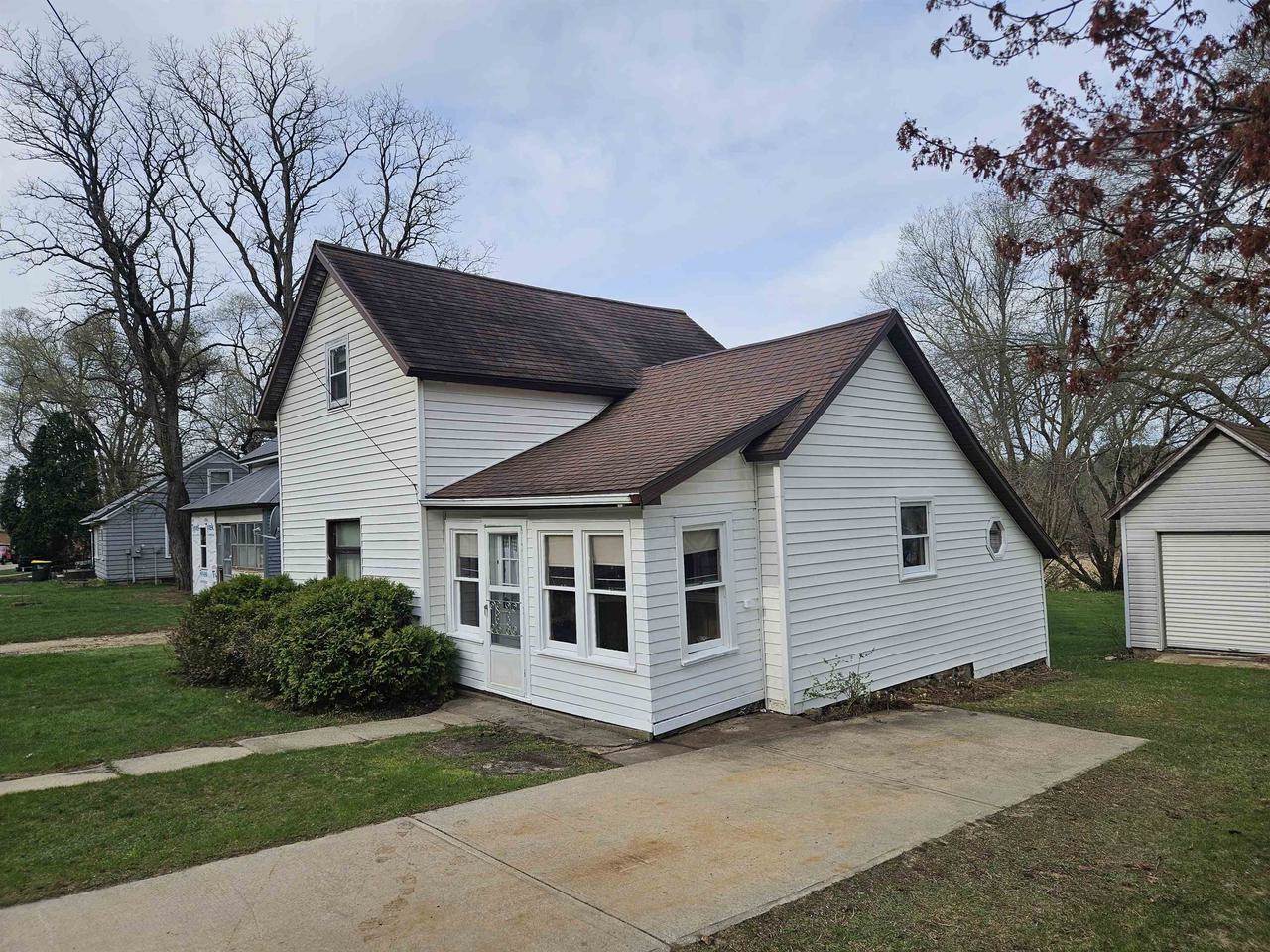 617 center Street, Wonewoc, WI 53968