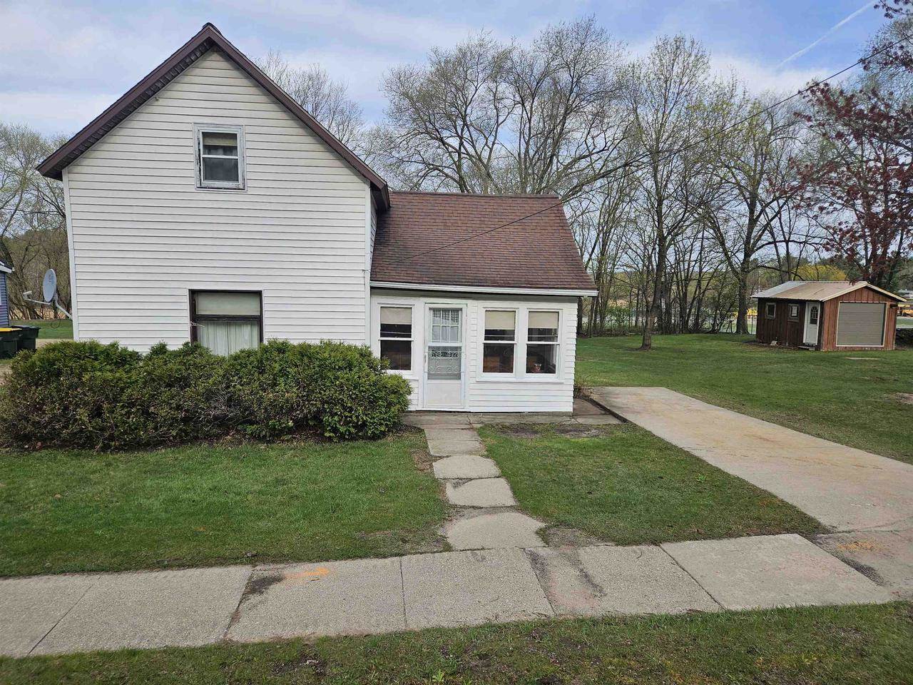 617 center Street, Wonewoc, WI 53968