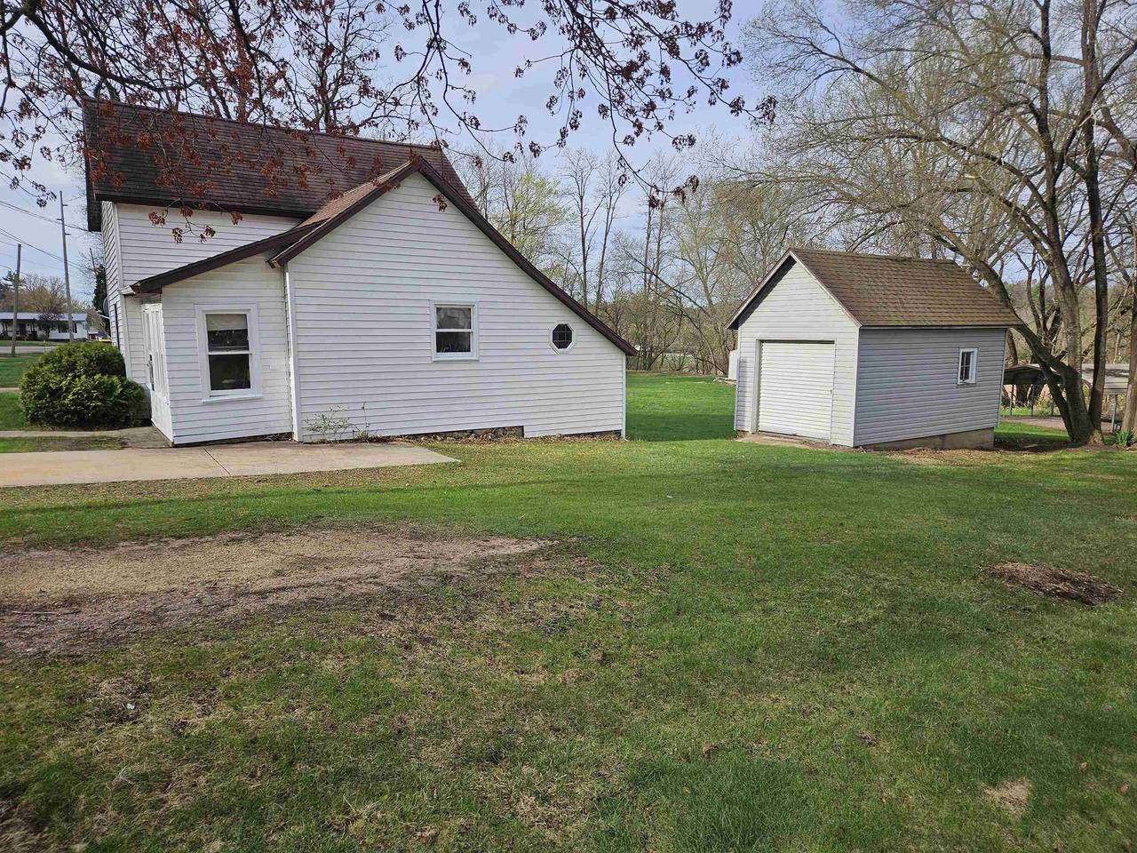 617 center Street, Wonewoc, WI 53968