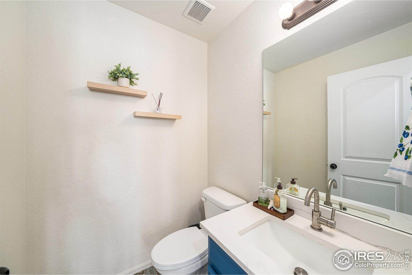 993 Dove Hill Rd, La Salle, CO 80645