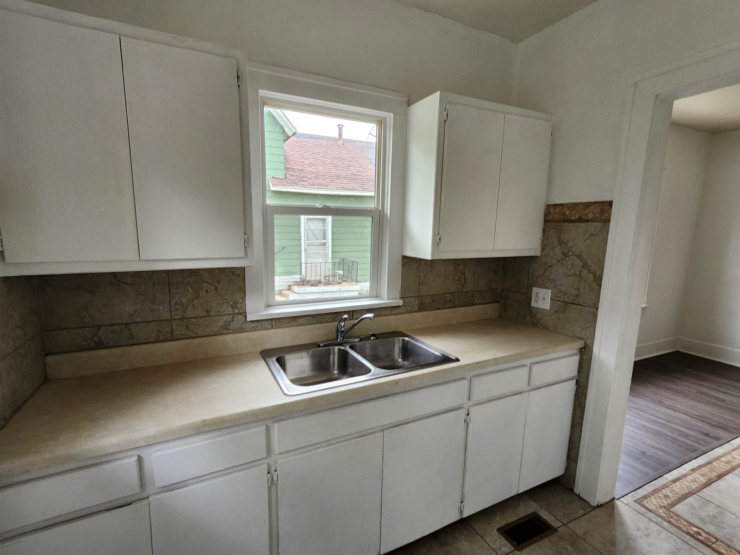 411 North Grove Dr, Wichita, KS 67214