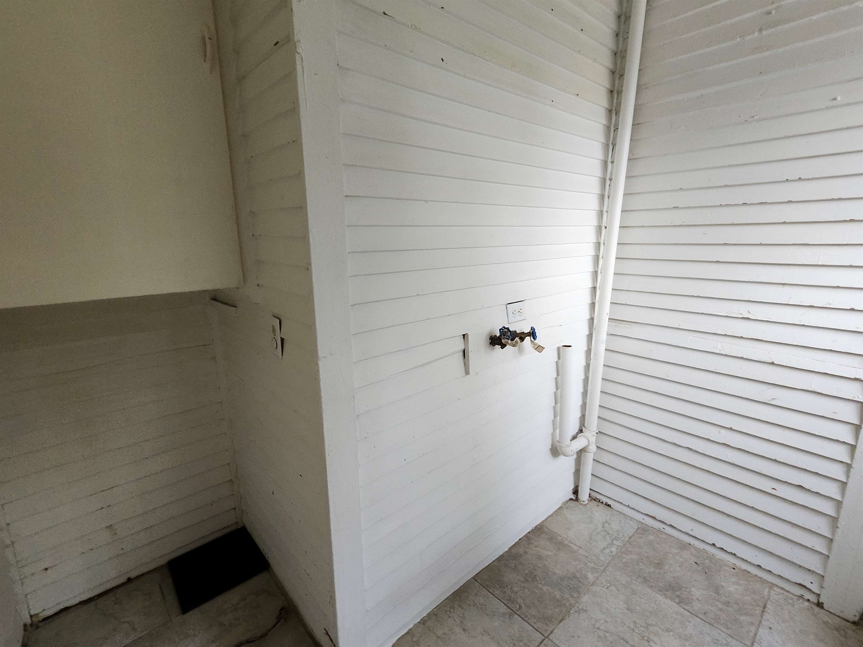 411 North Grove Dr, Wichita, KS 67214