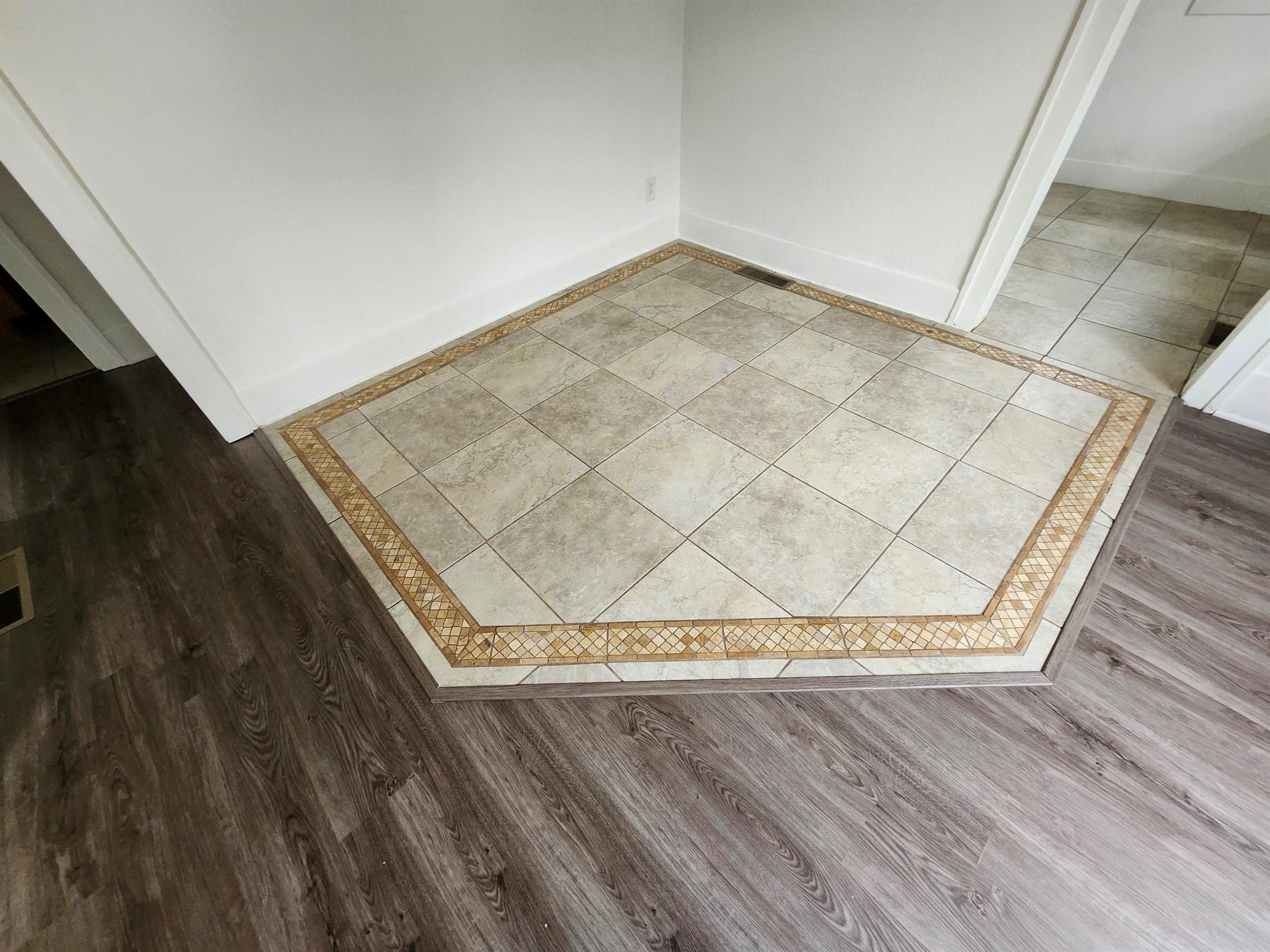 411 North Grove Dr, Wichita, KS 67214