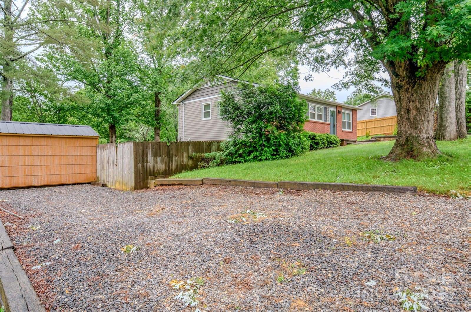 109 Chapman Drive, Asheville, NC 28805