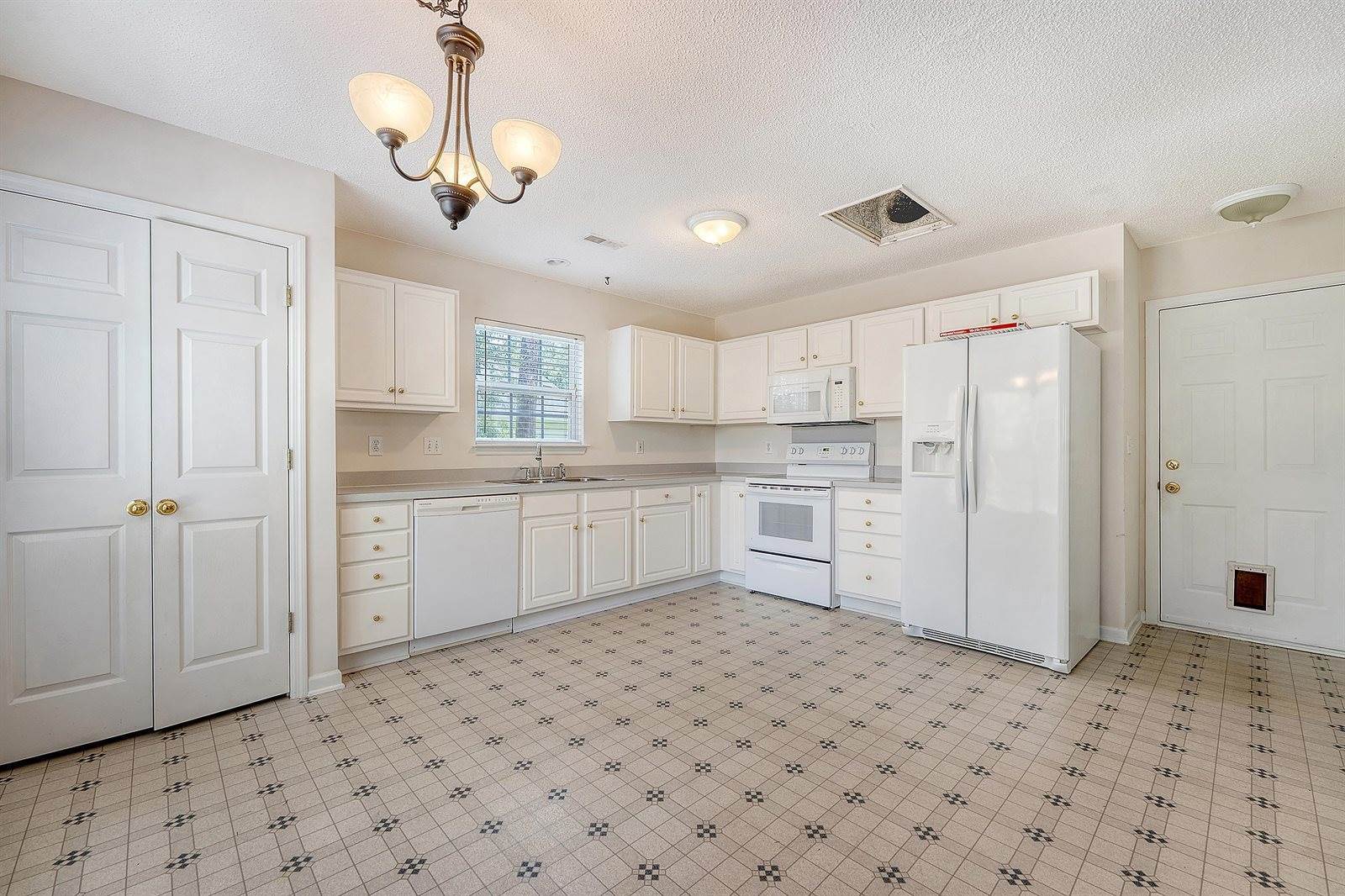 1042 Cobblestone Boulevard, Summerville, SC 29486